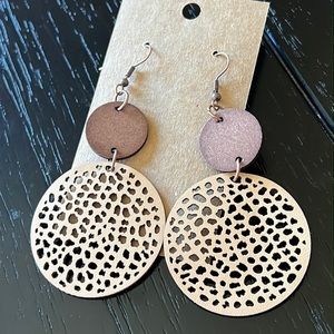 Laser cut wood earrings-NWT